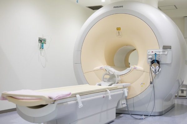 写真：磁気共鳴撮影装置(MRI)